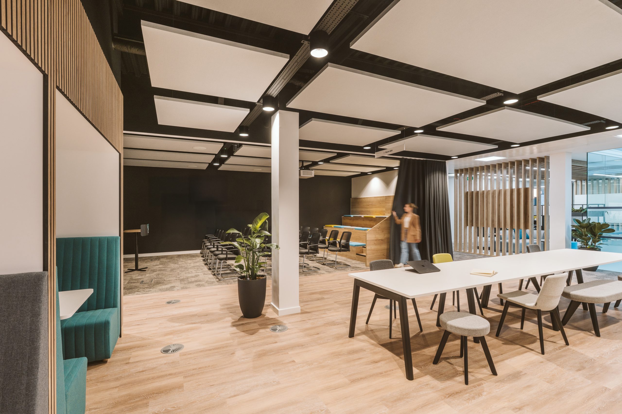 https://hop-interiors.s3.eu-west-2.amazonaws.com/wp-content/uploads/2025/07/07114610/HOP_MottMacDonaldCroydon_HighRes-95-1-scaled.jpg